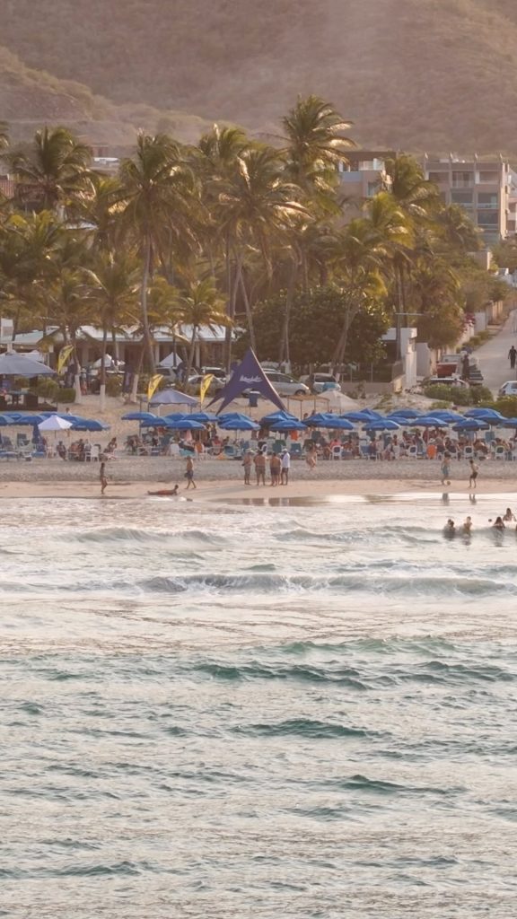 Aguadulce Beach Club visto desde el mar
