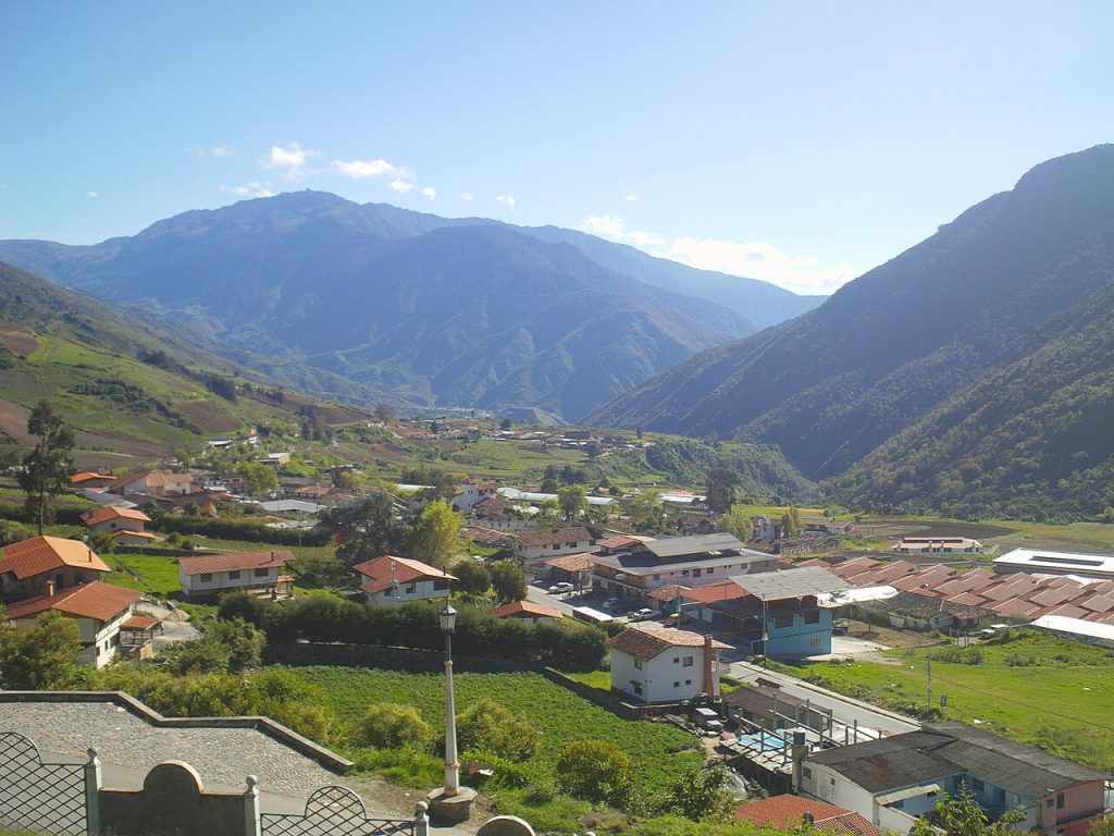 Panorama de Santo Domingo y las montañas del páramo merideño