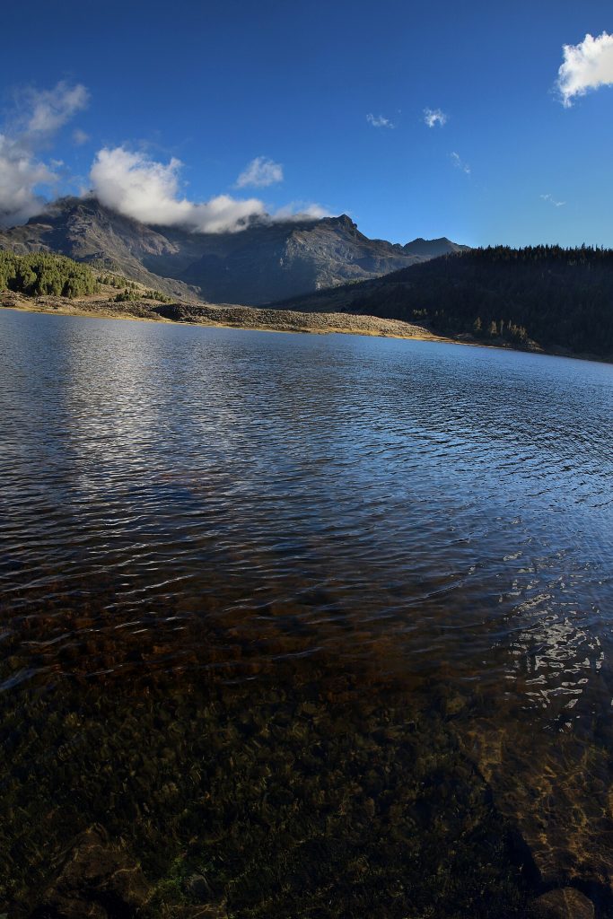 Vista vertical de la Laguna de Mucubají en la ruta entre Mérida y Barinas
