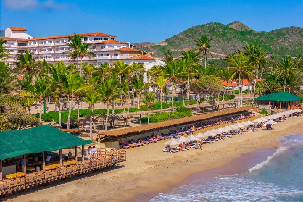 Piscina de SUNSOL Isla Caribe