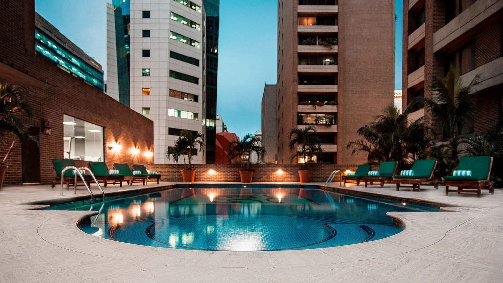 Piscina exterior del JW Marriott Hotel Caracas