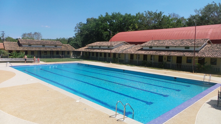 Piscinas y vegetación de Faraona Hotel Campestre