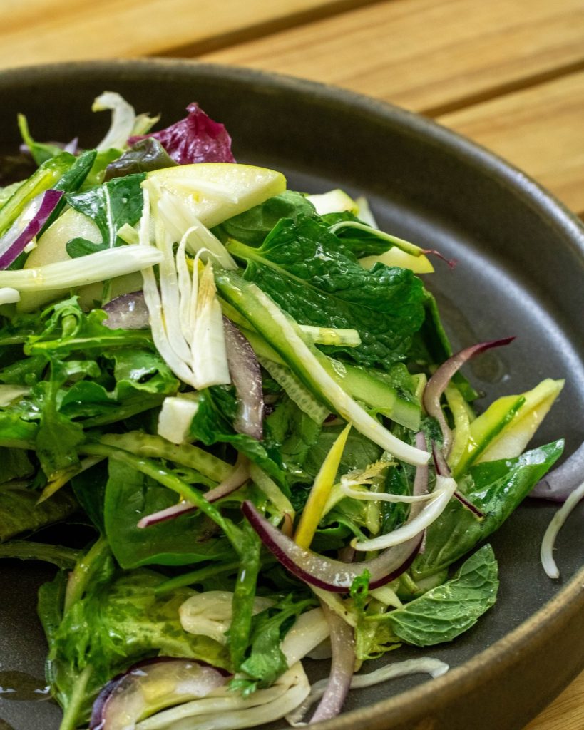 Ensalada de temporada de Aguacero Restaurante