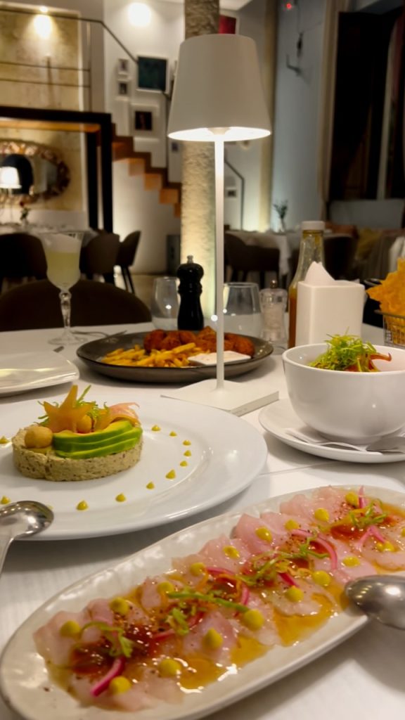 Mesa y coctelería de Juana La Loca