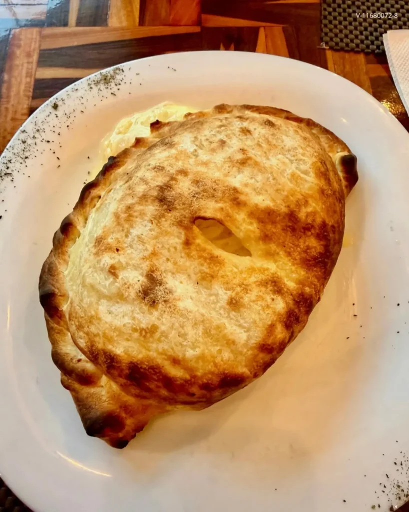 Pizzería Da Enzo en Mérida — Calzone de la casa
